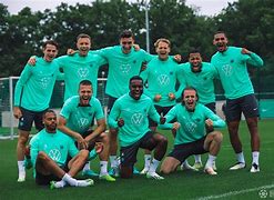 k1体育网站-皇家社会训练开放日，国际比赛日门线救险引欢呼，欧联在即，年轻球员得到机会